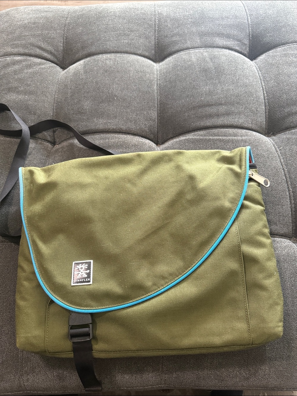 Crumpler Canvas Messenger camera equipment Olive Green with Blue Trim